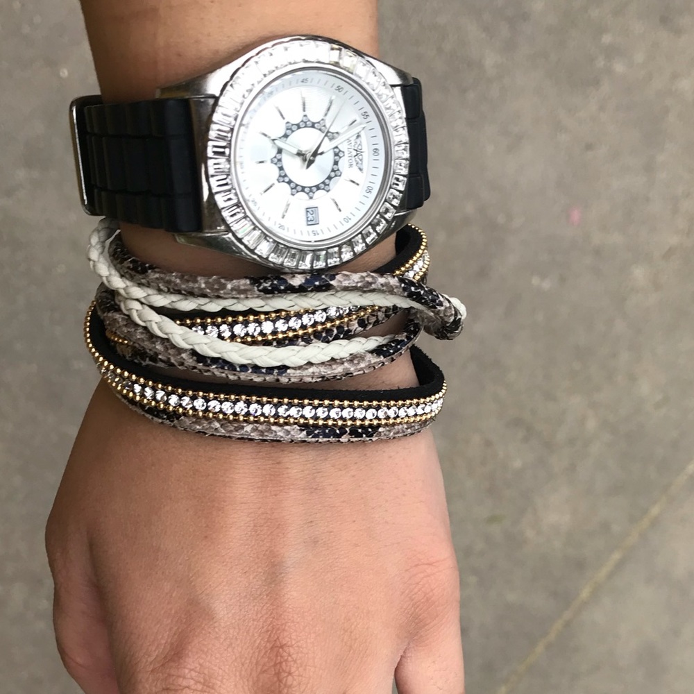 🦋MULTI LAYERED BRACELET